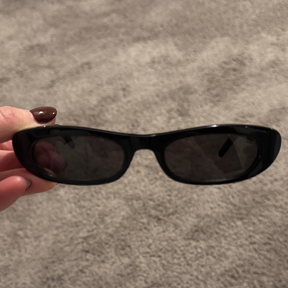 Black Rectangular Sunglasses - Picture 15 of 15